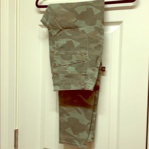 Rock & Republic camouflage 5 pocket jeans